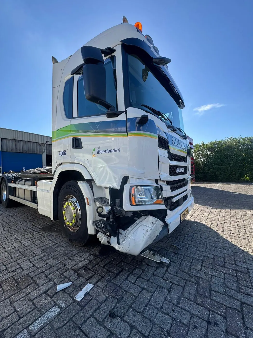 Meerlanden — Aanrijdingsschade voorzijde Scania