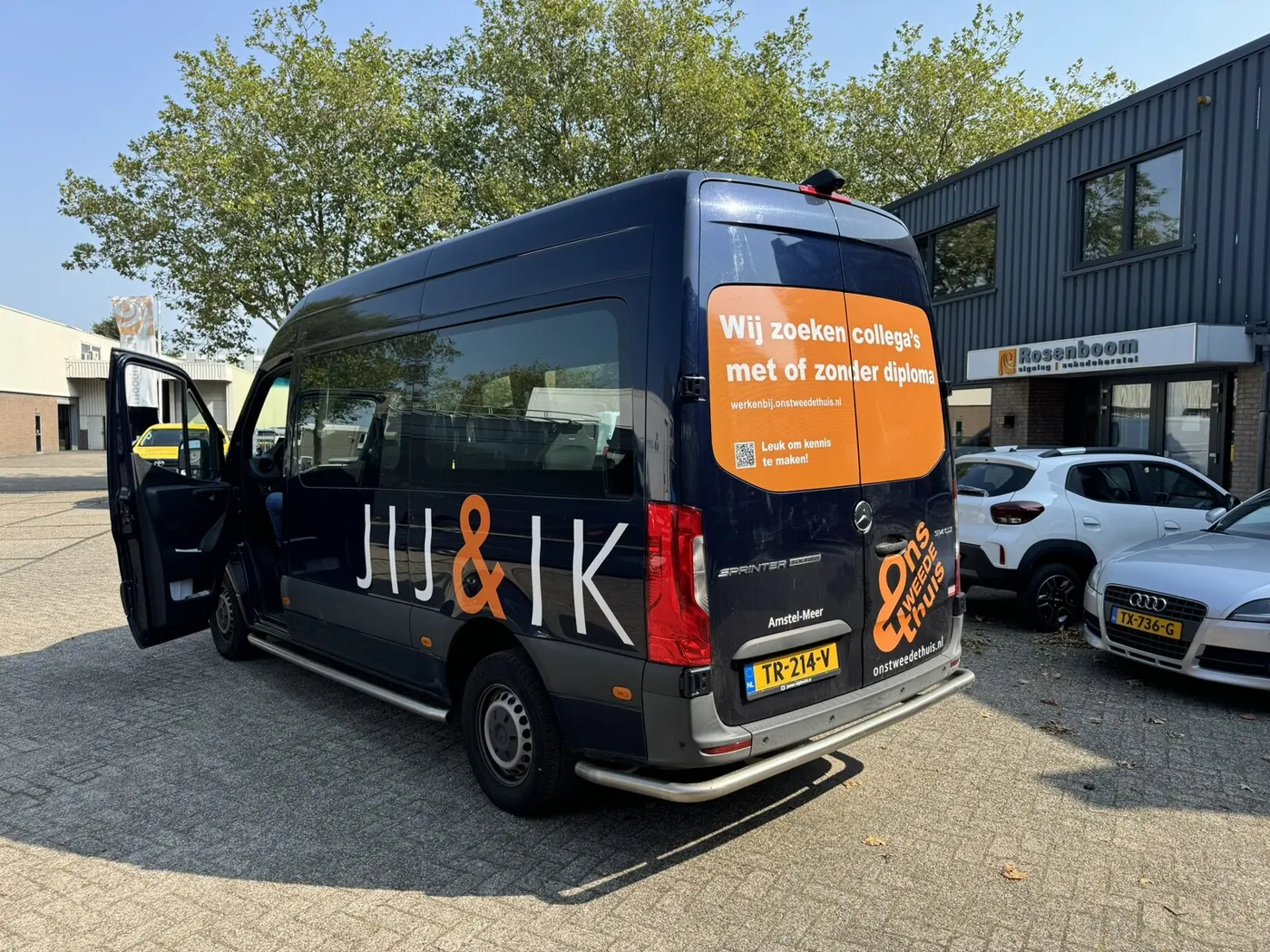 Ons Tweede Thuis — Belettering personenbusje — Jij & Ik