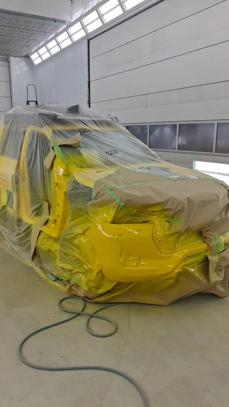 Personenwagen — Spuitwerk in geel