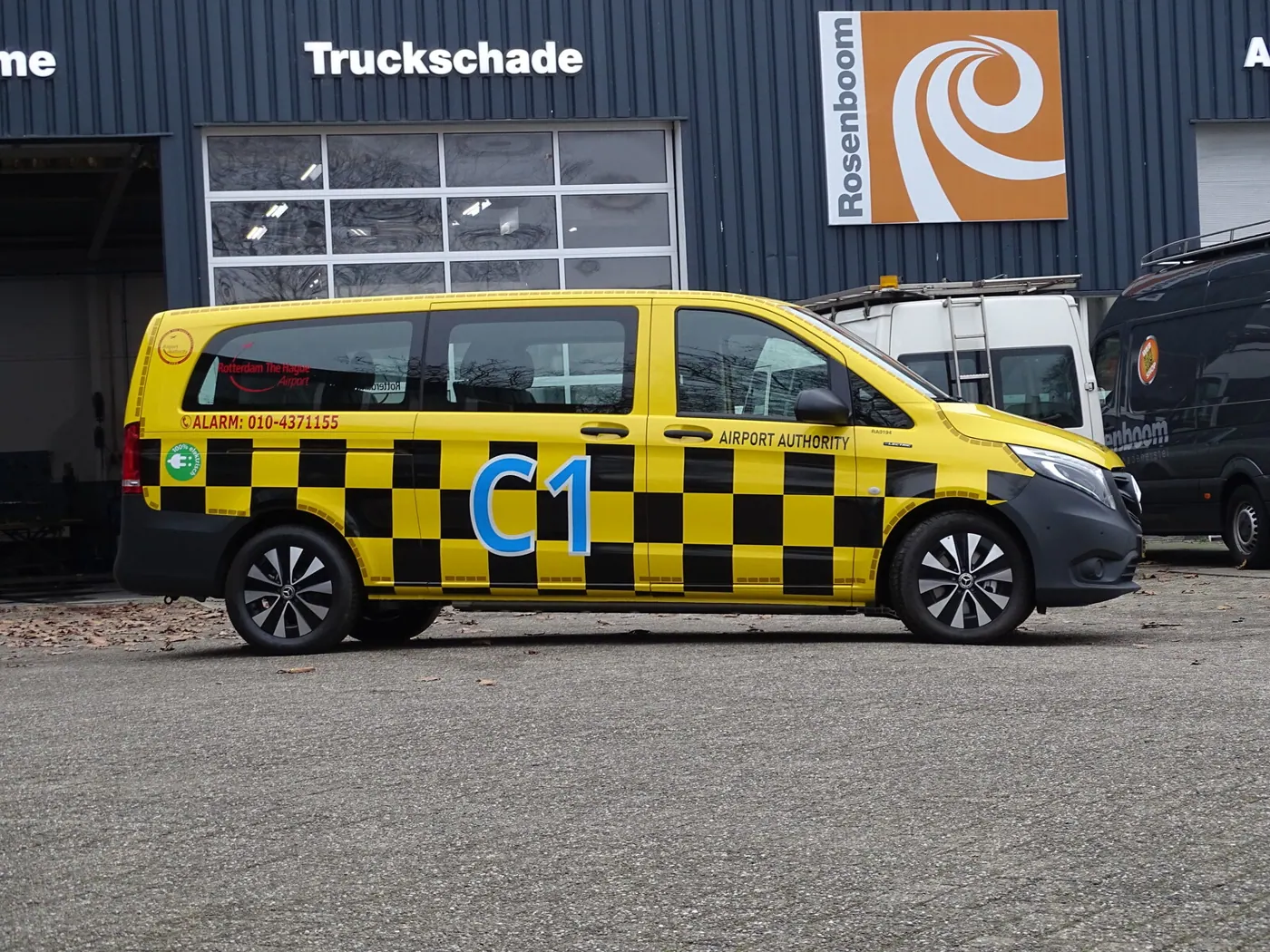 Rotterdam The Hague Airport — Mercedes Vito huisstijl Havendienst