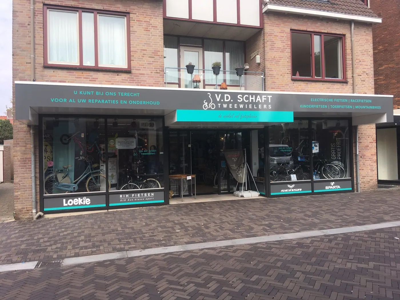 V.D. Schaft Tweewielers — Luifel- en gevelreclame fietsenwinkel